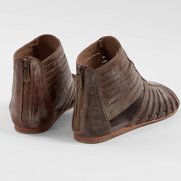 Roan by Bed|Stu Pearl Sandals - Picture 8 of 8